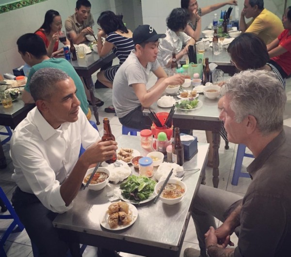 obama bourdain hanoi2